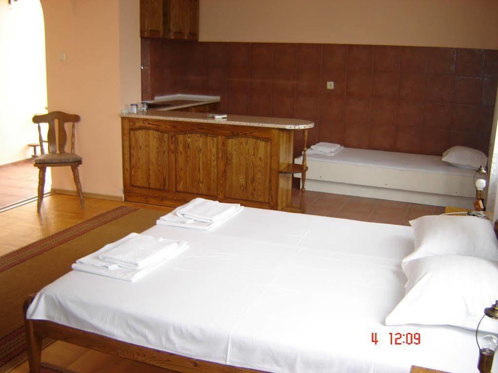 Kanclera Hotel Kaspichan エクステリア 写真