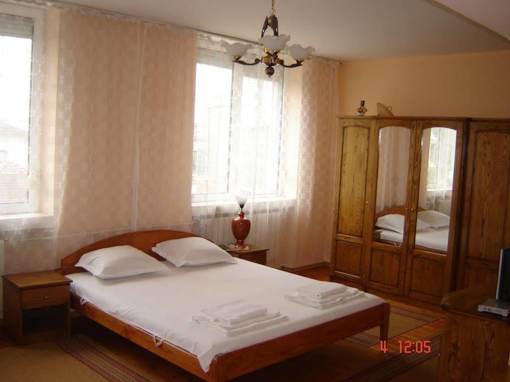 Kanclera Hotel Kaspichan エクステリア 写真