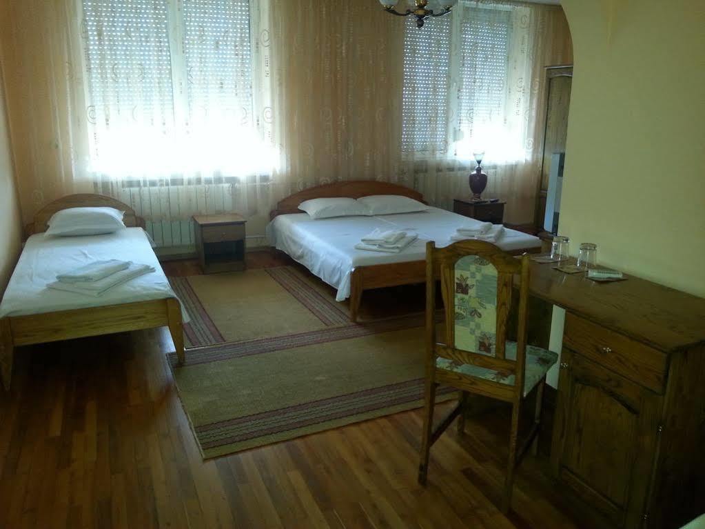Kanclera Hotel Kaspichan エクステリア 写真